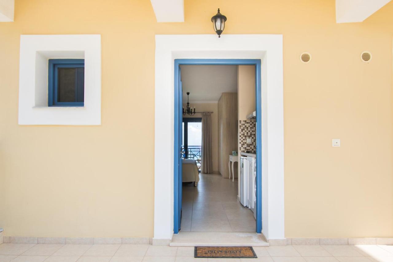 Beachfront Apartments Kárpathosz Kültér fotó